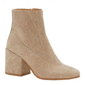 Lucky Brand Womens Feather Grey Reptile Embossed Leather Rainns Boots Size 6 M